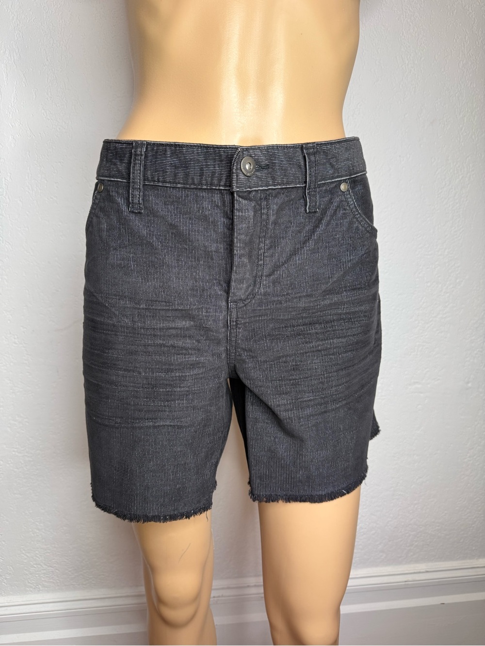 Carve Designs Women’s Size 12 Oahu Hi-Rise 6” Shorts In Black Raw Hem